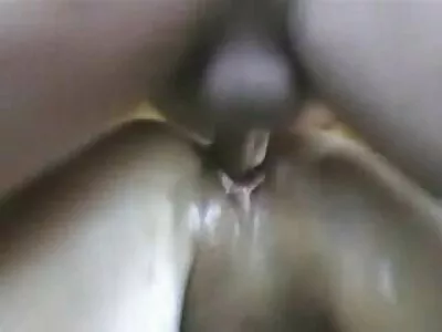 MILF ដែលមានសក់ក្អែកស្រើបស្រាល ទទួលបានសូកូឡាល្អិតល្អន់