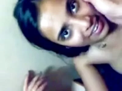 អាក្រាត brunette កំពុង សម្រេចកាម ដោយ តុក្កតា ក្នុង បន្ទប់ទឹក